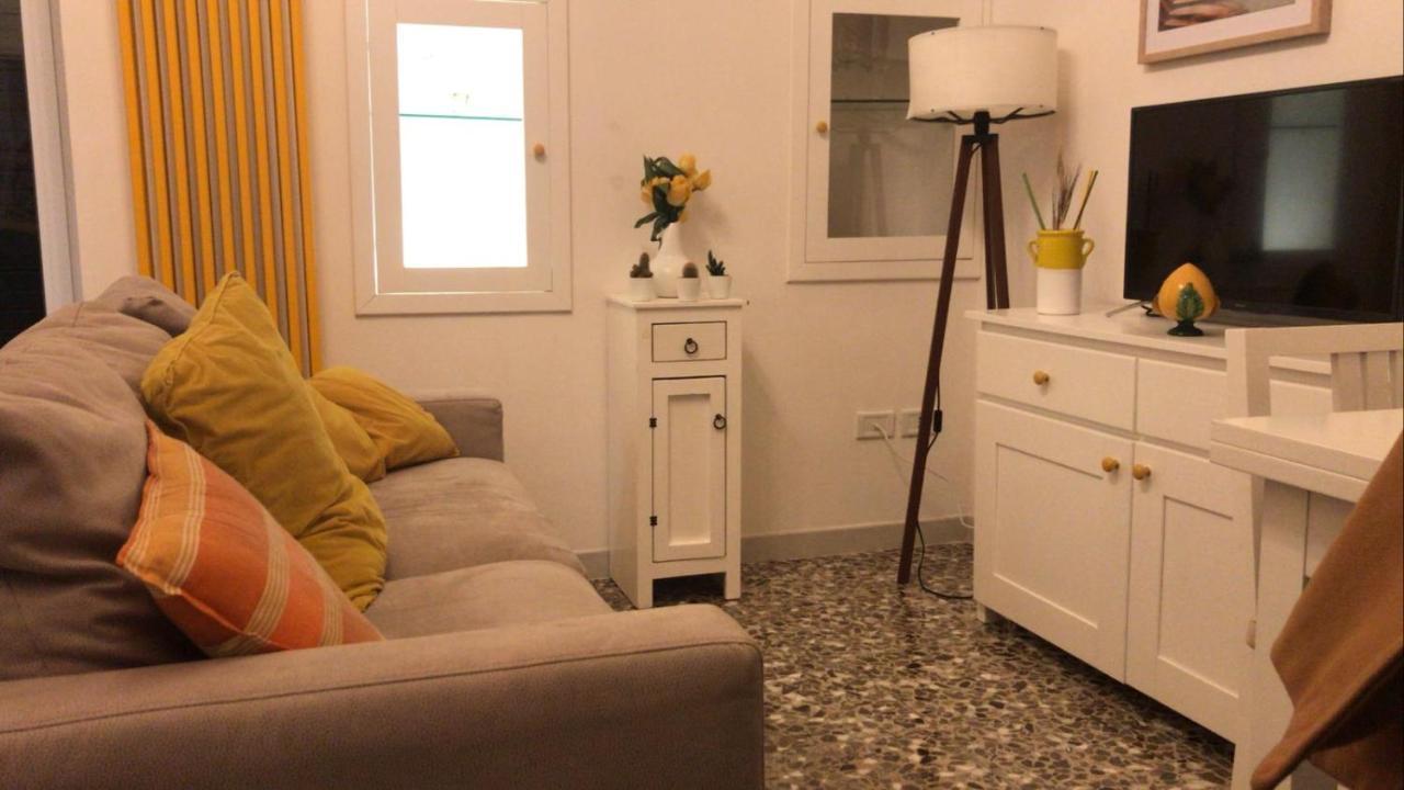 Edyta'S Apartment Остуни Екстериор снимка